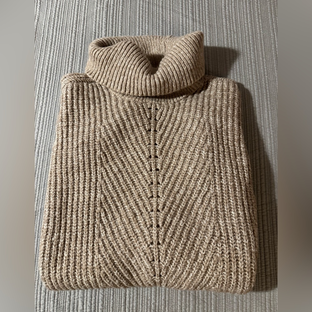Stylish oversized Tan Turtle/Cowl Neck Sweater sz med BN